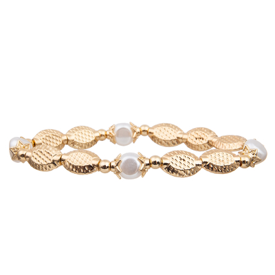 Gotas ovales de la textura de encargo del oro con las pulseras hechas a mano elásticas de las gotas de la perla natural del agua dulce