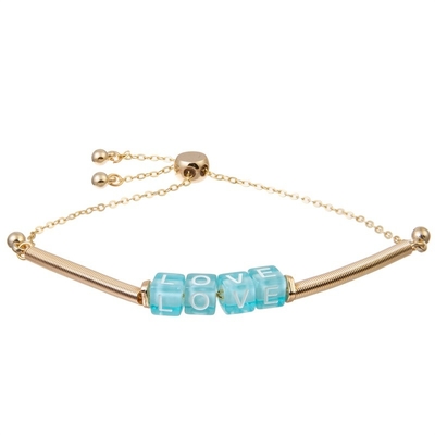 La letra de amor azul de Boho gotea la pulsera de la alambrada del oro con el tubo del metal