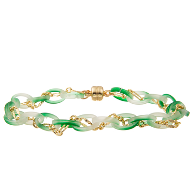El oro plateó las pulseras hechas a mano de la alambrada de las gotas con el cristal tallado redondo