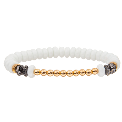 4 pulseras hechas a mano de las cuentas de cristal de los colores fijadas con el oro plateado alrededor de gotas