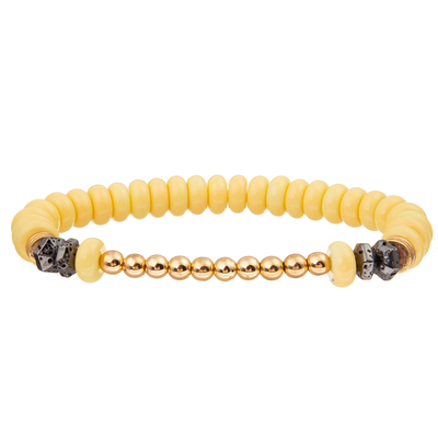 4 pulseras hechas a mano de las cuentas de cristal de los colores fijadas con el oro plateado alrededor de gotas