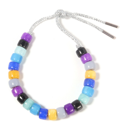 El color de la caída en púrpura y Forte grande gris de la piedra del agujero gotea la pulsera en el filamento de plata