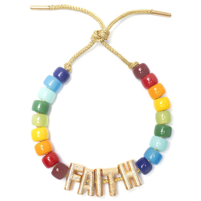 La letra inicial que el Forte bohemio del nombre gotea la pulsera con el oro 14k plateó las gotas de cobre amarillo