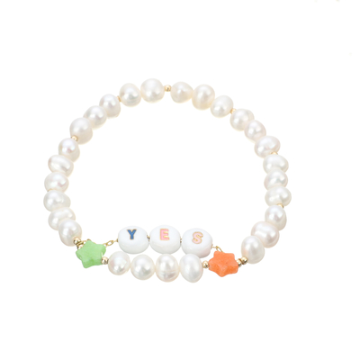 Las palabras ponen letras sí a la construcción moldeada de la capa doble de la pulsera 15g de la perla