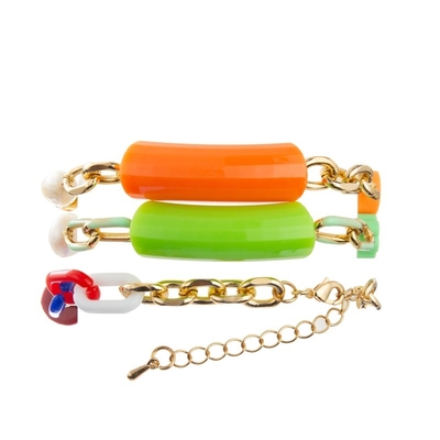 La barra de bambú gotea la pulsera hecha a mano de la cadena del oro colorida para el Día de la Independencia