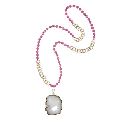 El color rosado pendiente blanco de Druzy gotea el collar largo con el borde del oro