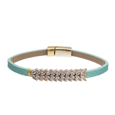 La pulsera de cuero de Boho de las mujeres hechas a mano del estilo con el corchete del imán