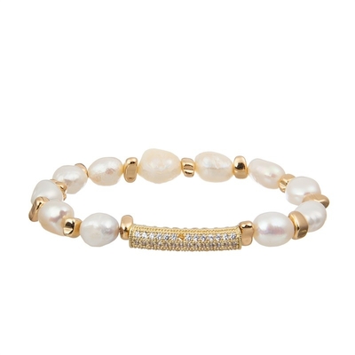 El espacio del oro de la perla del agua dulce goteó la pulsera elástica apilada para la señora