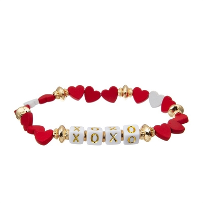 El encanto XOXO del corazón del oro modifica las pulseras hechas a mano de las gotas para requisitos particulares del nombre para el regalo de la novia