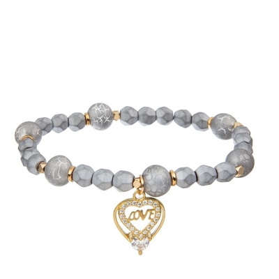 La ronda de la plata metalizada forma las pulseras hechas a mano de las gotas con el colgante del corazón de la letra de amor
