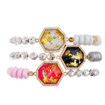 Pulsera hecha a mano elástico de las gotas de la turquesa blanca para la colección de la primavera